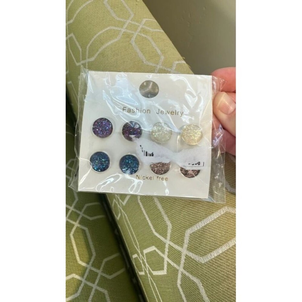 Beautiful stud earrings brand new